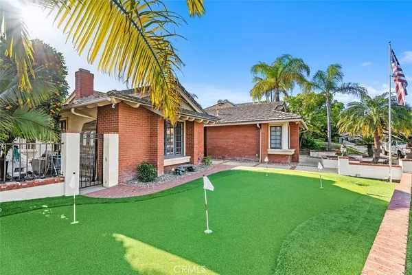 a view of a house with a backyard