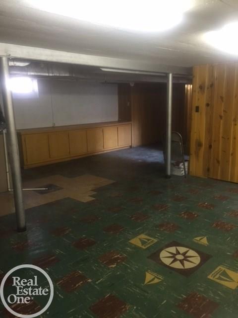 1830 Newcastle Road Grosse Pointe Woods, MI 48236 - Photo 23 of 27