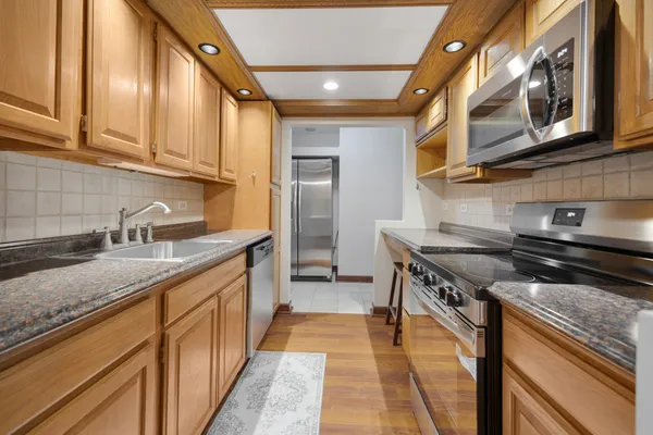 $257,900 | 540 Biesterfield Road, Unit 305, Elk Grove Village, IL 60007