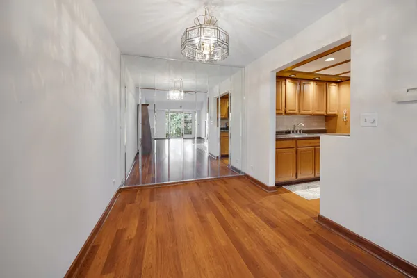 $257,900 | 540 Biesterfield Road, Unit 305, Elk Grove Village, IL 60007