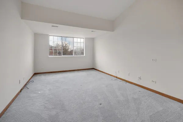 $257,900 | 540 Biesterfield Road, Unit 305, Elk Grove Village, IL 60007