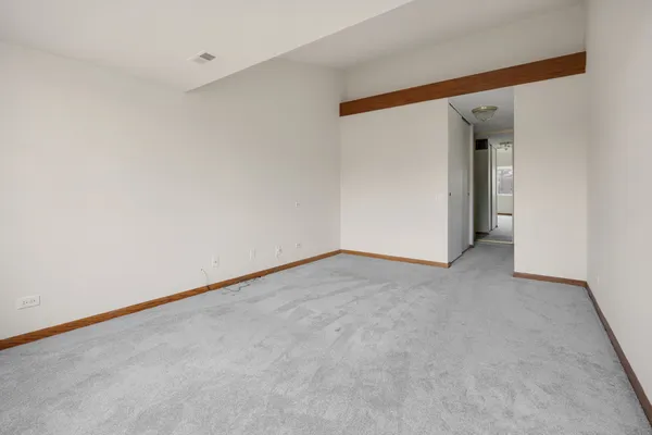 $257,900 | 540 Biesterfield Road, Unit 305, Elk Grove Village, IL 60007