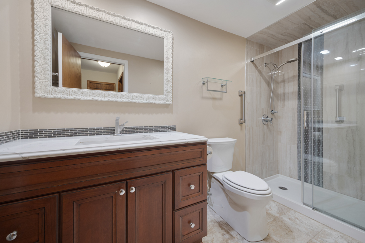 540 Biesterfield Road, Unit 305 Elk Grove Village, IL 60007 - Photo 18 of 25