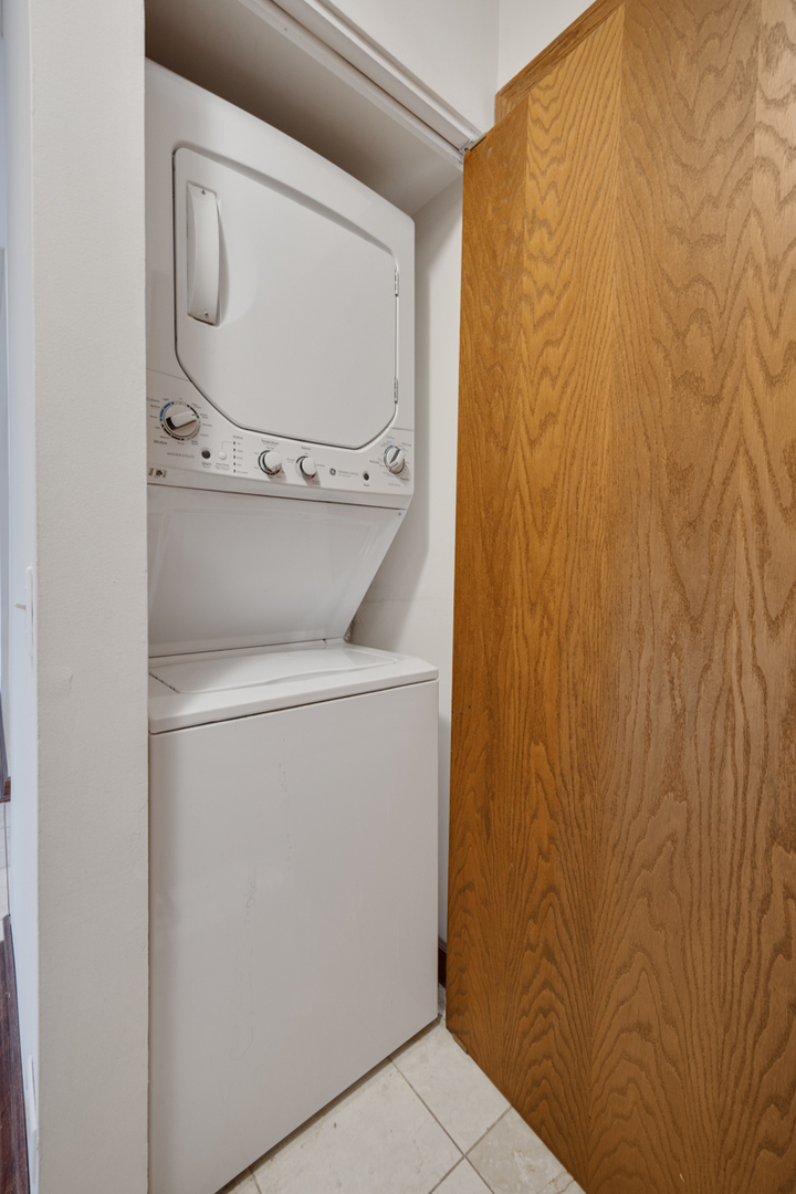 540 Biesterfield Road, Unit 305 Elk Grove Village, IL 60007 - Photo 20 of 25