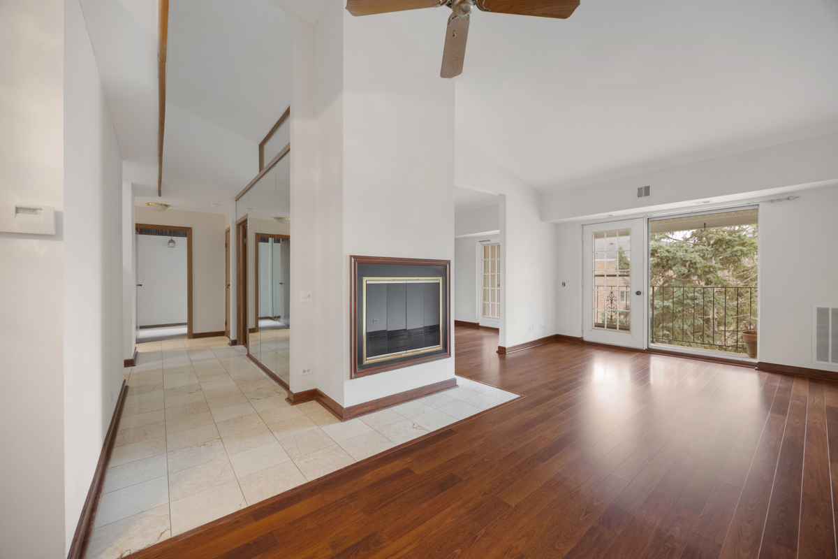 540 Biesterfield Road, Unit 305 Elk Grove Village, IL 60007 - Photo 2 of 25