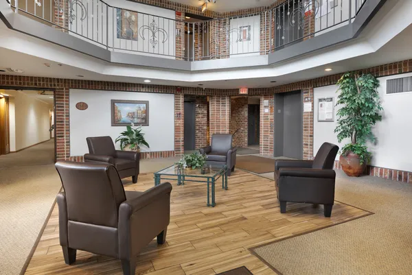 $257,900 | 540 Biesterfield Road, Unit 305, Elk Grove Village, IL 60007