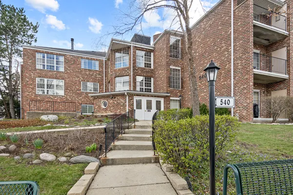 $257,900 | 540 Biesterfield Road, Unit 305, Elk Grove Village, IL 60007