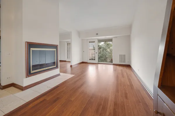 $257,900 | 540 Biesterfield Road, Unit 305, Elk Grove Village, IL 60007