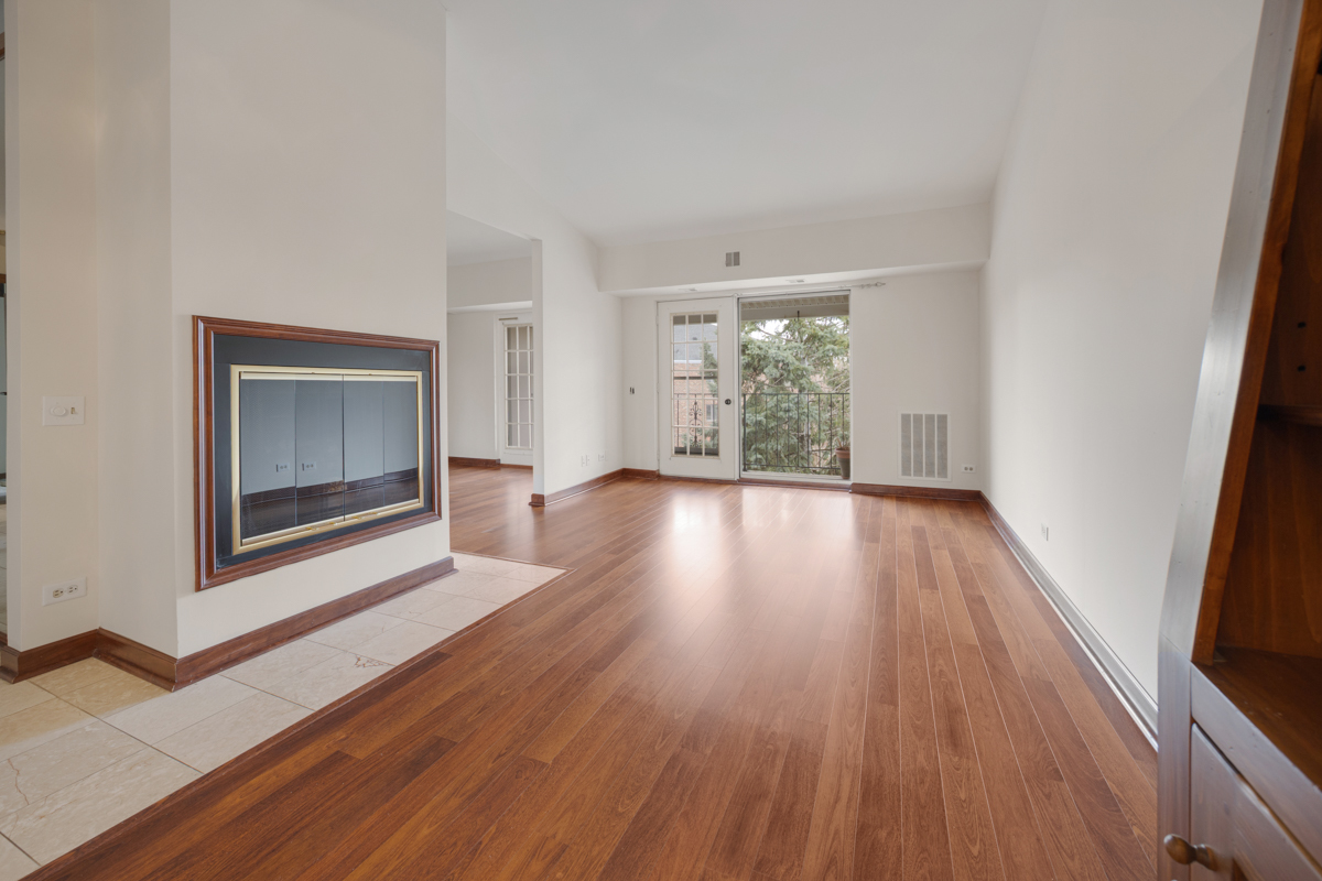 540 Biesterfield Road, Unit 305 Elk Grove Village, IL 60007 - Photo 3 of 25