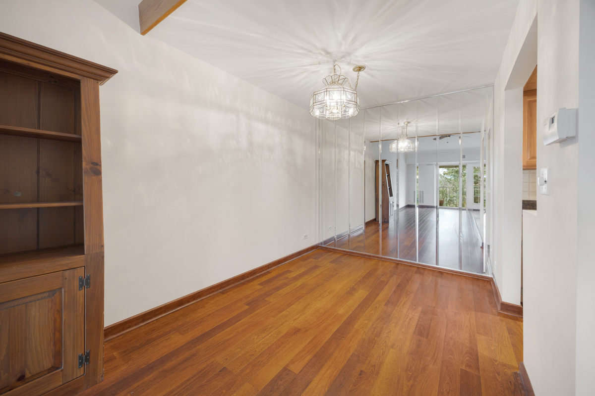 540 Biesterfield Road, Unit 305 Elk Grove Village, IL 60007 - Photo 8 of 25