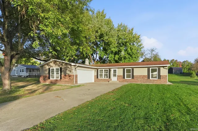 $244,900 | 1004 Fall Creek Avenue, Kendallville, IN 46755