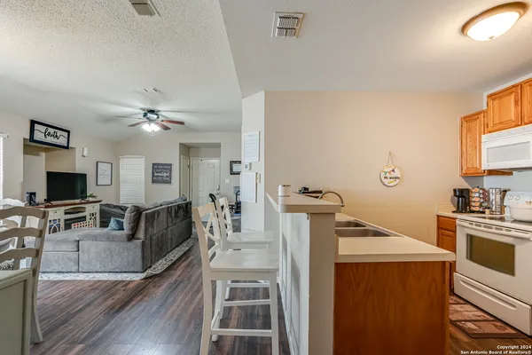 $1,575 | 3211 Stoney Grove, San Antonio, TX 78247