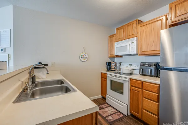 $1,575 | 3211 Stoney Grove, San Antonio, TX 78247