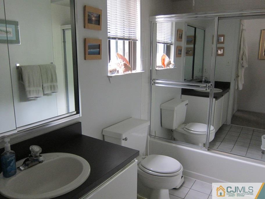 49 Park Gate Drive Edison, NJ 08820 - Photo 12 of 17 a bathroom with a toilet a sink and mirror
