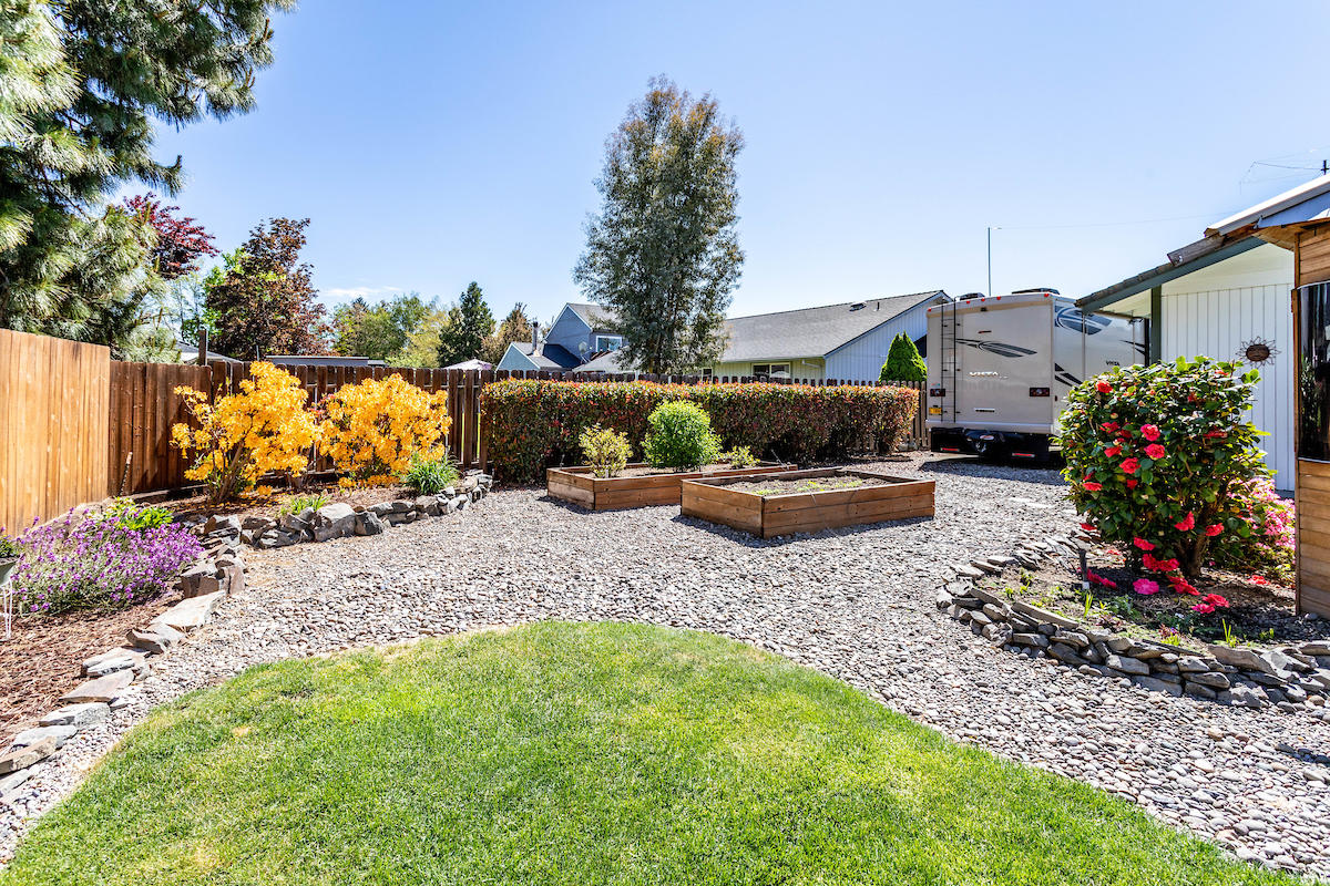1650 Timothy Street Central Point, OR 97502 - Photo 26 of 32 28