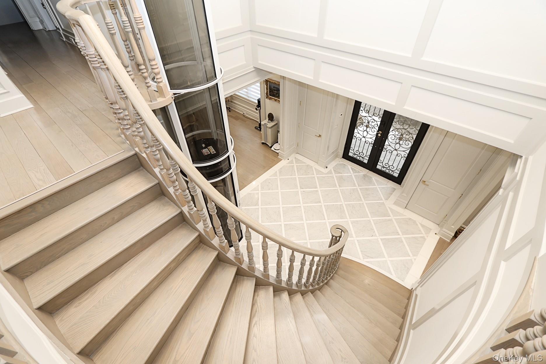 19 Gilbert Road Great Neck, NY 11024 - Photo 20 of 36 a view of entryway