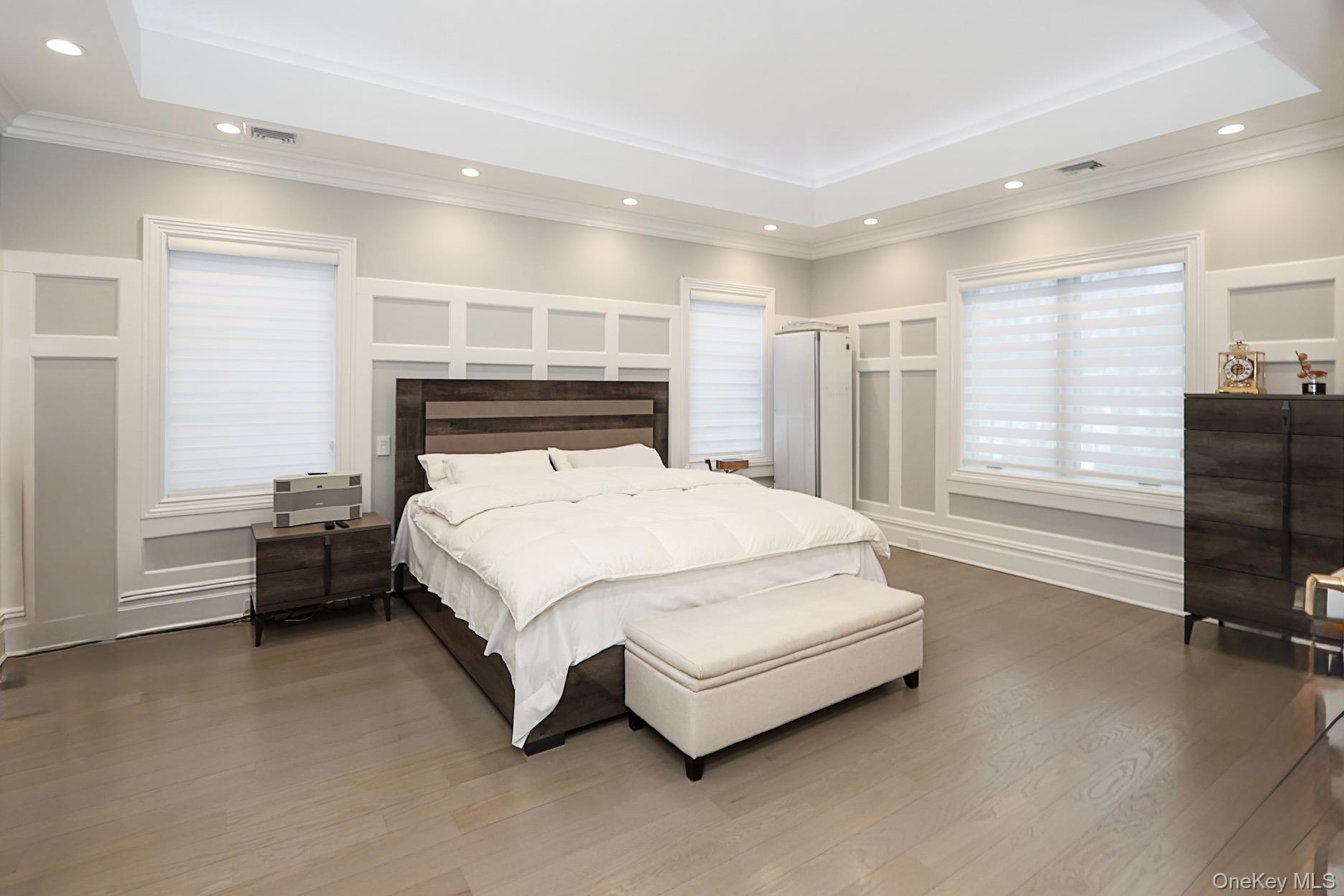 19 Gilbert Road Great Neck, NY 11024 - Photo 22 of 36 a bed room with a bed and furniture