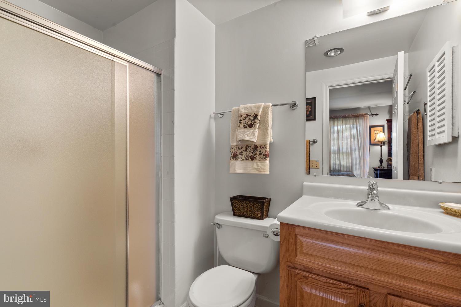 643 Concerto Lane Silver Spring, MD 20901 - Photo 11 of 20 Master Bath