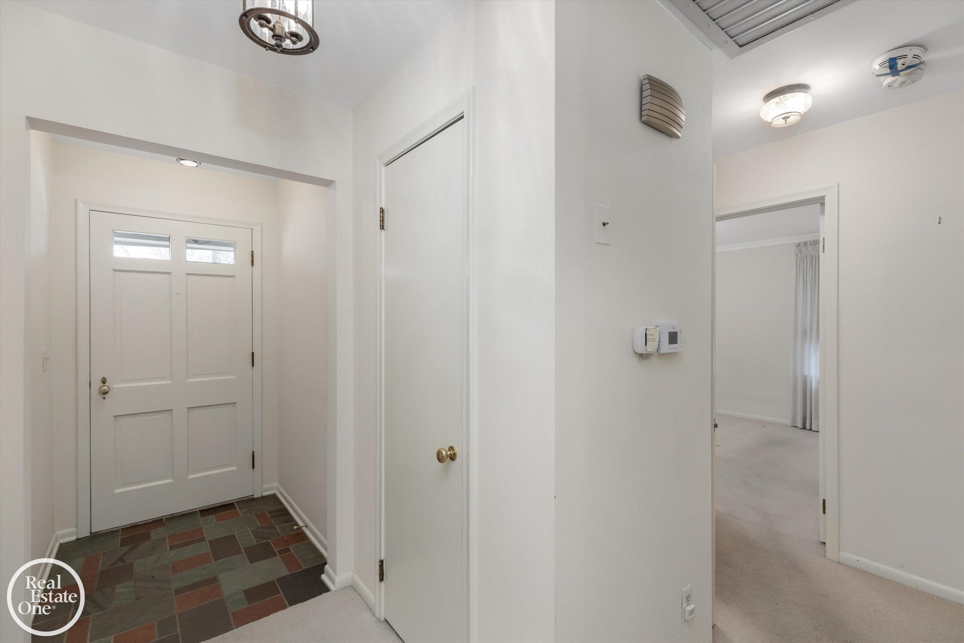 785 Barrington Road Grosse Pointe Park, MI 48215 - Photo 4 of 40