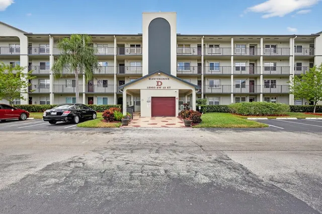$2,200 | 12950 Southwest 13th Street, Unit 203D, Pembroke Pines, FL 33027