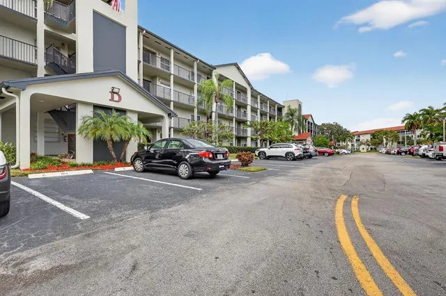 $2,200 | 12950 Southwest 13th Street, Unit 203D, Pembroke Pines, FL 33027