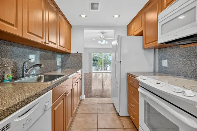 $2,200 | 12950 Southwest 13th Street, Unit 203D, Pembroke Pines, FL 33027