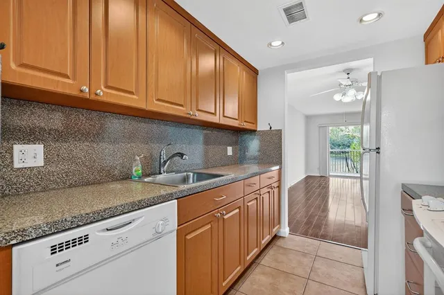 $2,200 | 12950 Southwest 13th Street, Unit 203D, Pembroke Pines, FL 33027