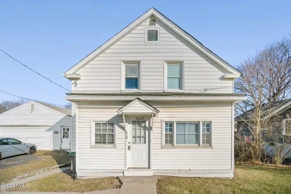 $284,900 | 629 Hoosick Road, Brunswick, NY 12180
