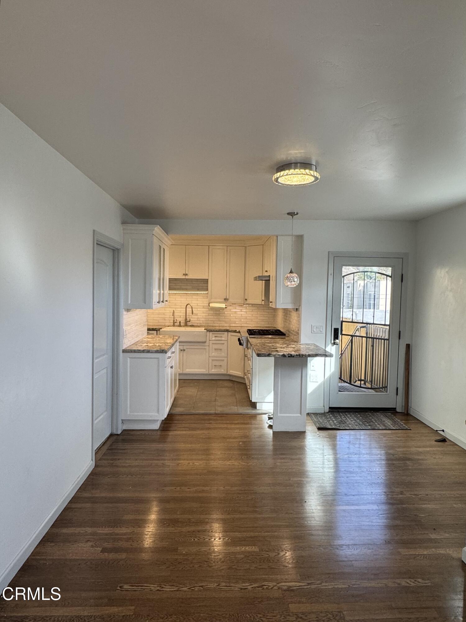 1320 North Ventura Avenue Ventura, CA 93001 - Photo 2 of 25 ViewKitchen