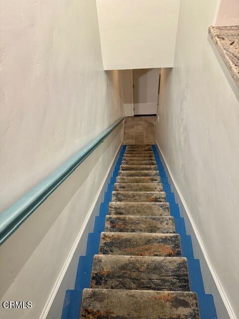 1320 North Ventura Avenue Ventura, CA 93001 - Photo 21 of 25 Stairwell