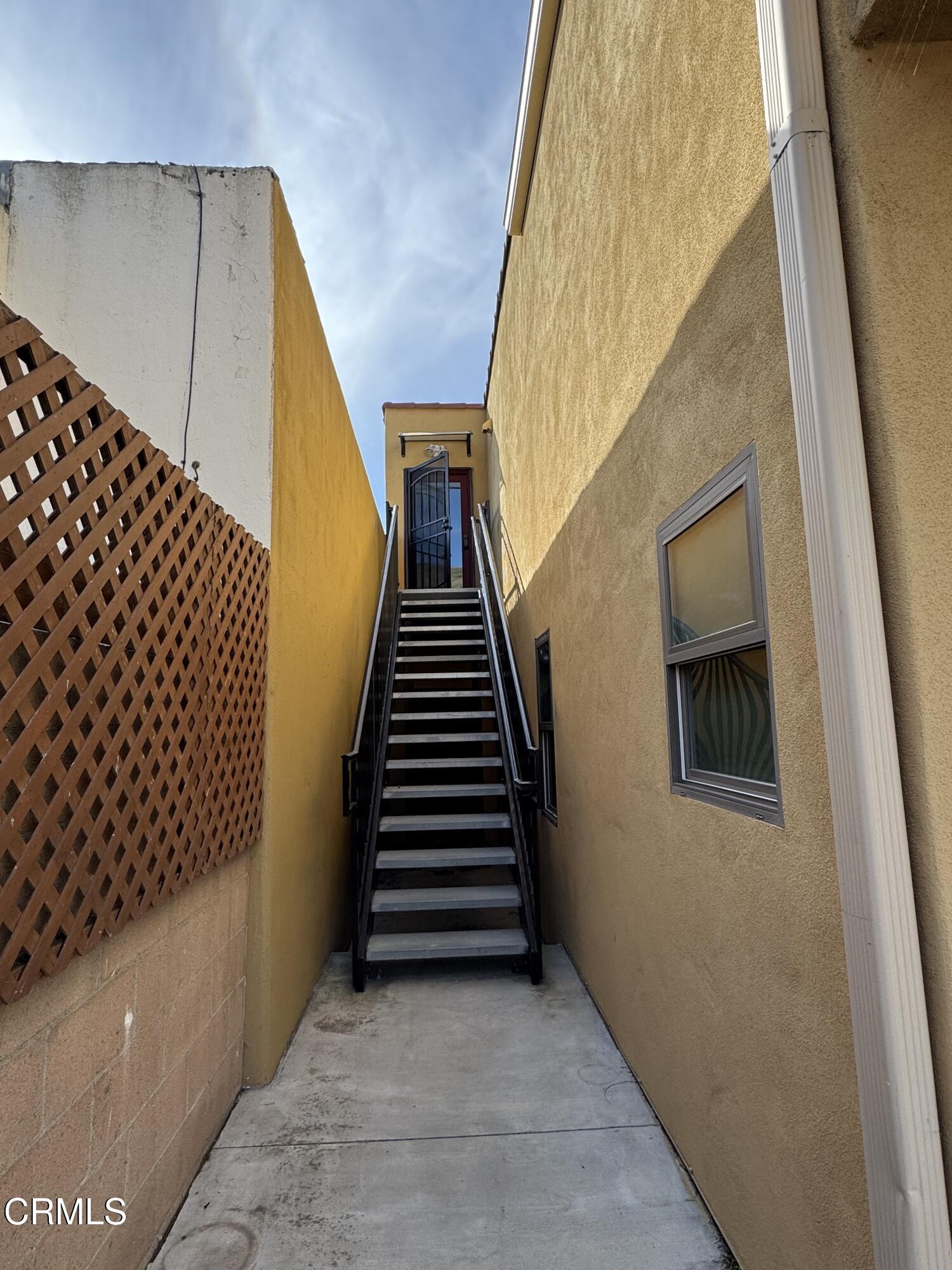 1320 North Ventura Avenue Ventura, CA 93001 - Photo 22 of 25 Side Stairwell