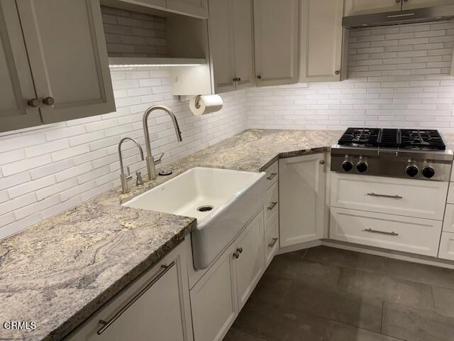 1320 North Ventura Avenue Ventura, CA 93001 - Photo 3 of 25 Kitchen2