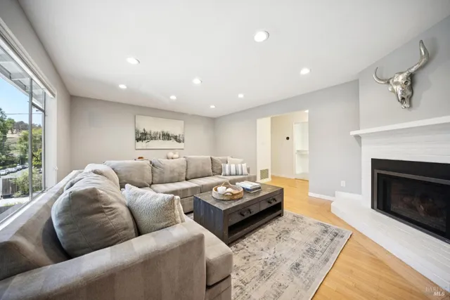 $2,295,000 | 31 Knoll Lane, Mill Valley, CA 94941