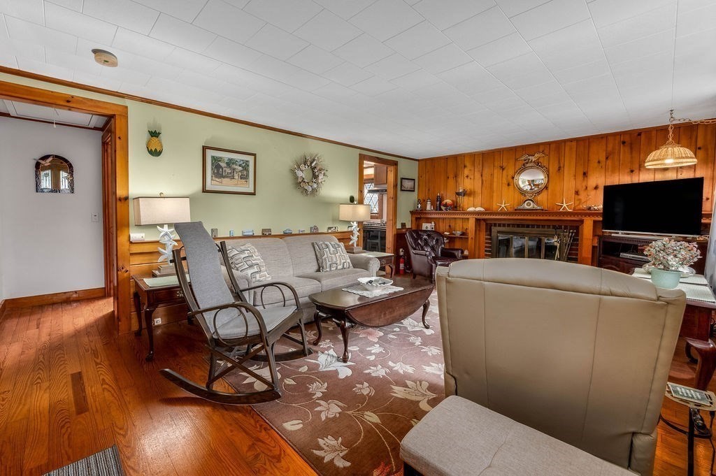 16 Lawrence Road Dennis, MA 02639 - Photo 3 of 37 Gallery Image 3
