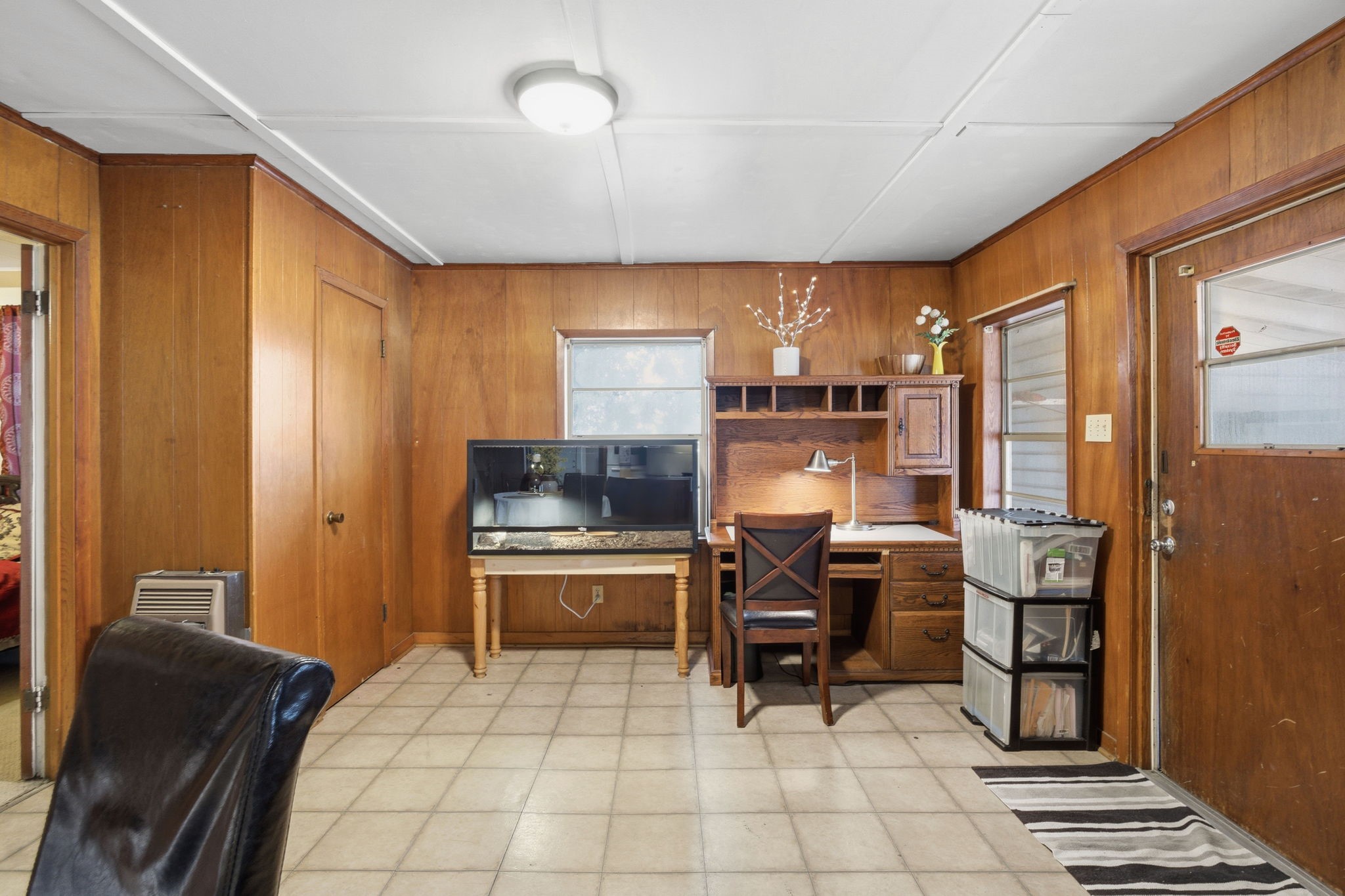 6902 Concord Road Beaumont, TX 77708 - Photo 10 of 18 a room with furniture