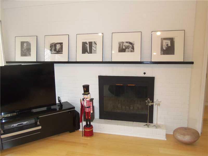 45 Chapel Ridge Road Fox Chapel, PA 15238 - Photo 13 of 18 Living Room. Functional fireplace