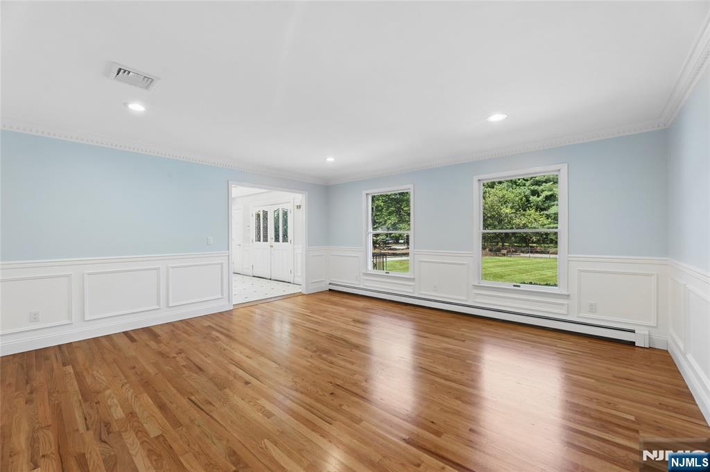 2 West Gate Road Saddle River, NJ 07458 - Photo 5 of 46