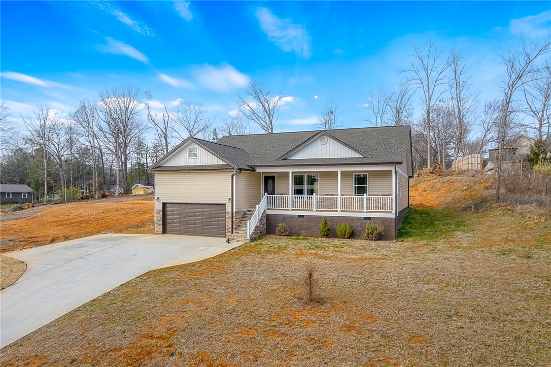 11 Arlington Road Greer, SC 29651 - Photo 2 of 40 Gallery Image 2