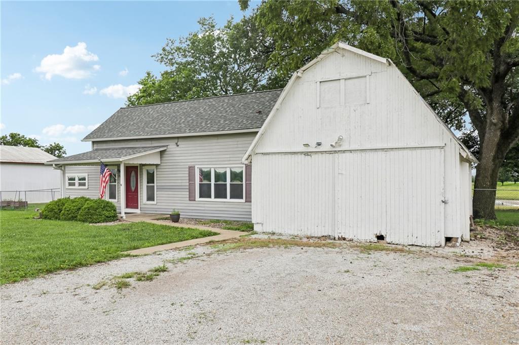 307 East 1100th Road Baldwin City, KS 66006 - Photo 3 of 41