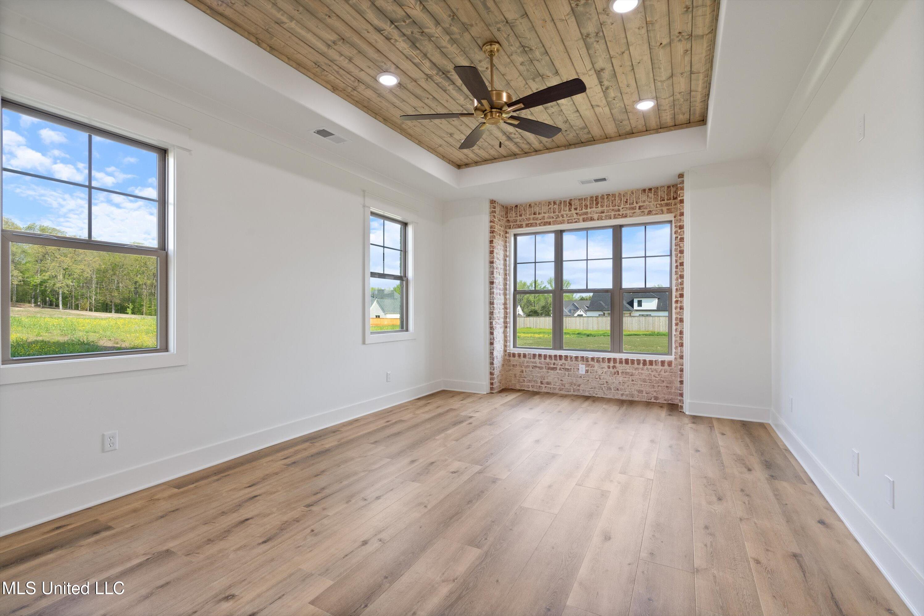 5452 Grayson Way Hernando, MS 38632 - Photo 14 of 31 Primary Bedroom