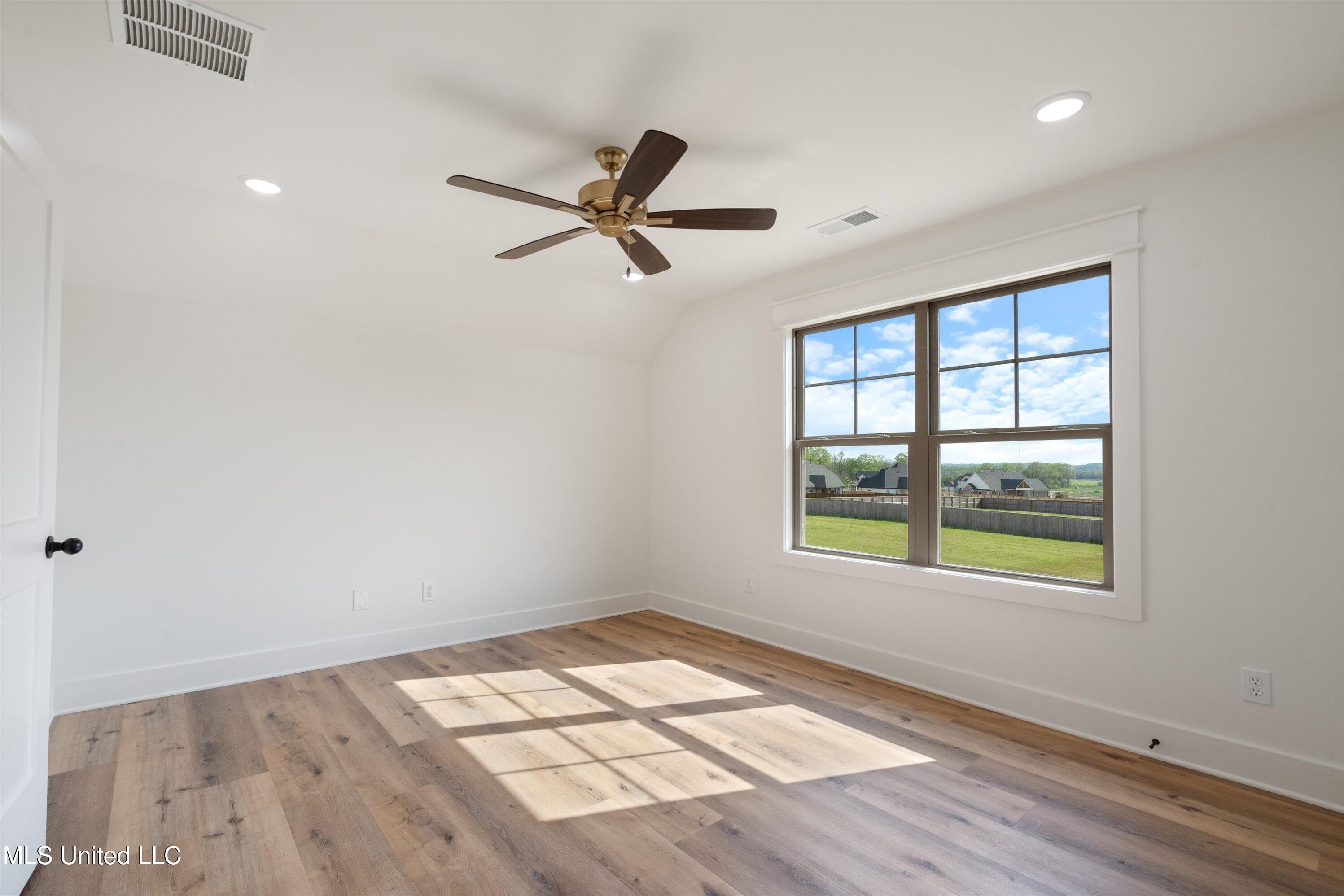 5452 Grayson Way Hernando, MS 38632 - Photo 23 of 31 Bedroom 3