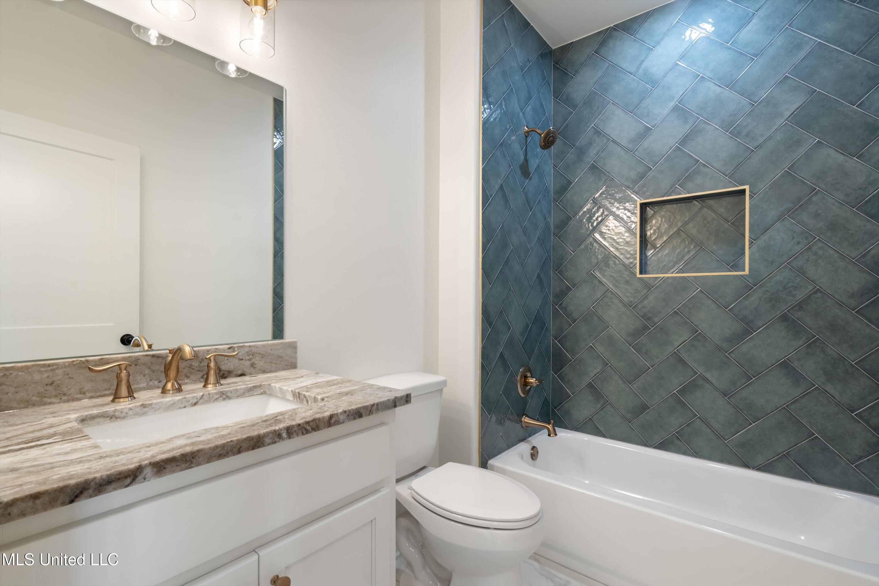 5452 Grayson Way Hernando, MS 38632 - Photo 24 of 31 Bathroom 2