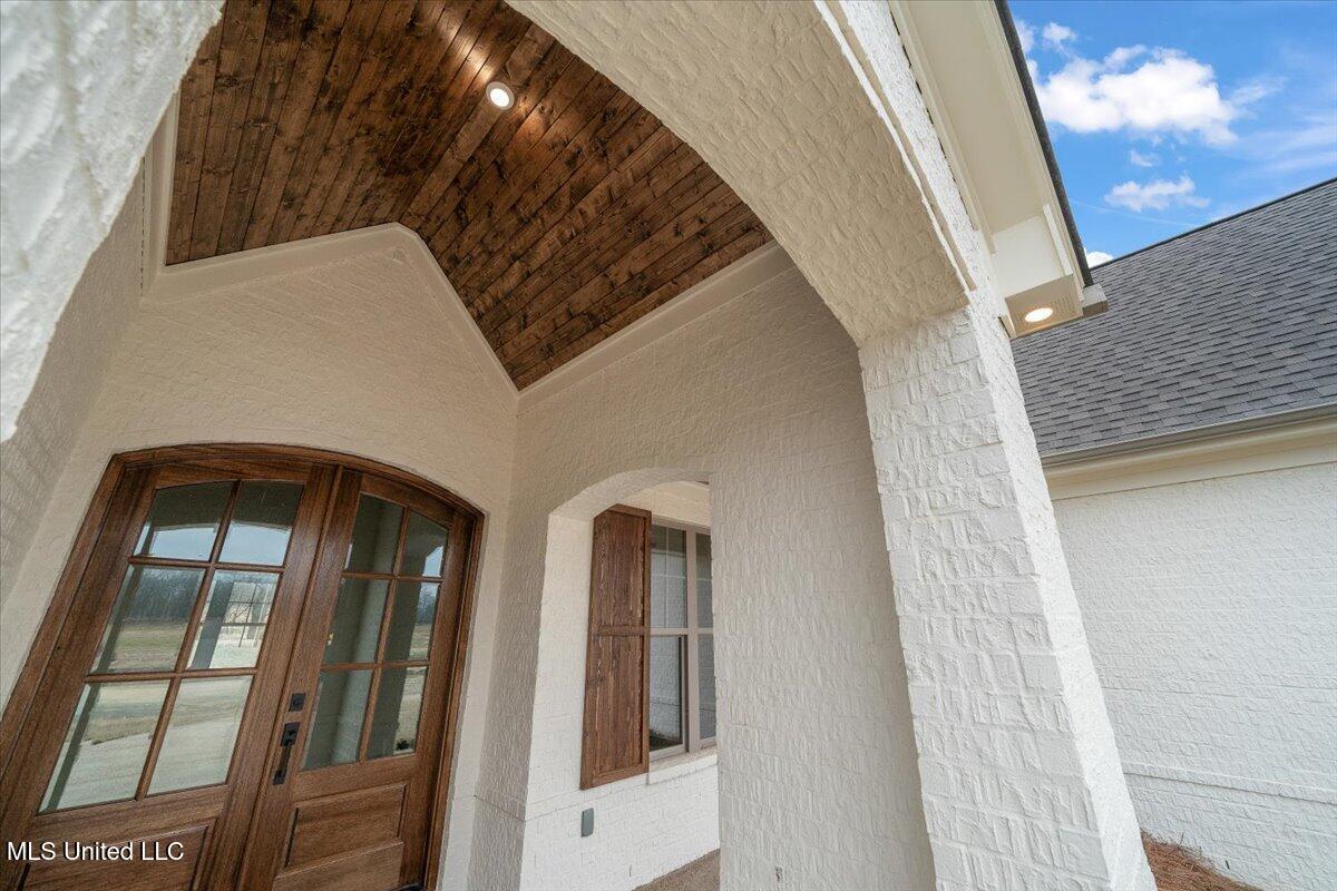 Vaulted Front Porch Entry