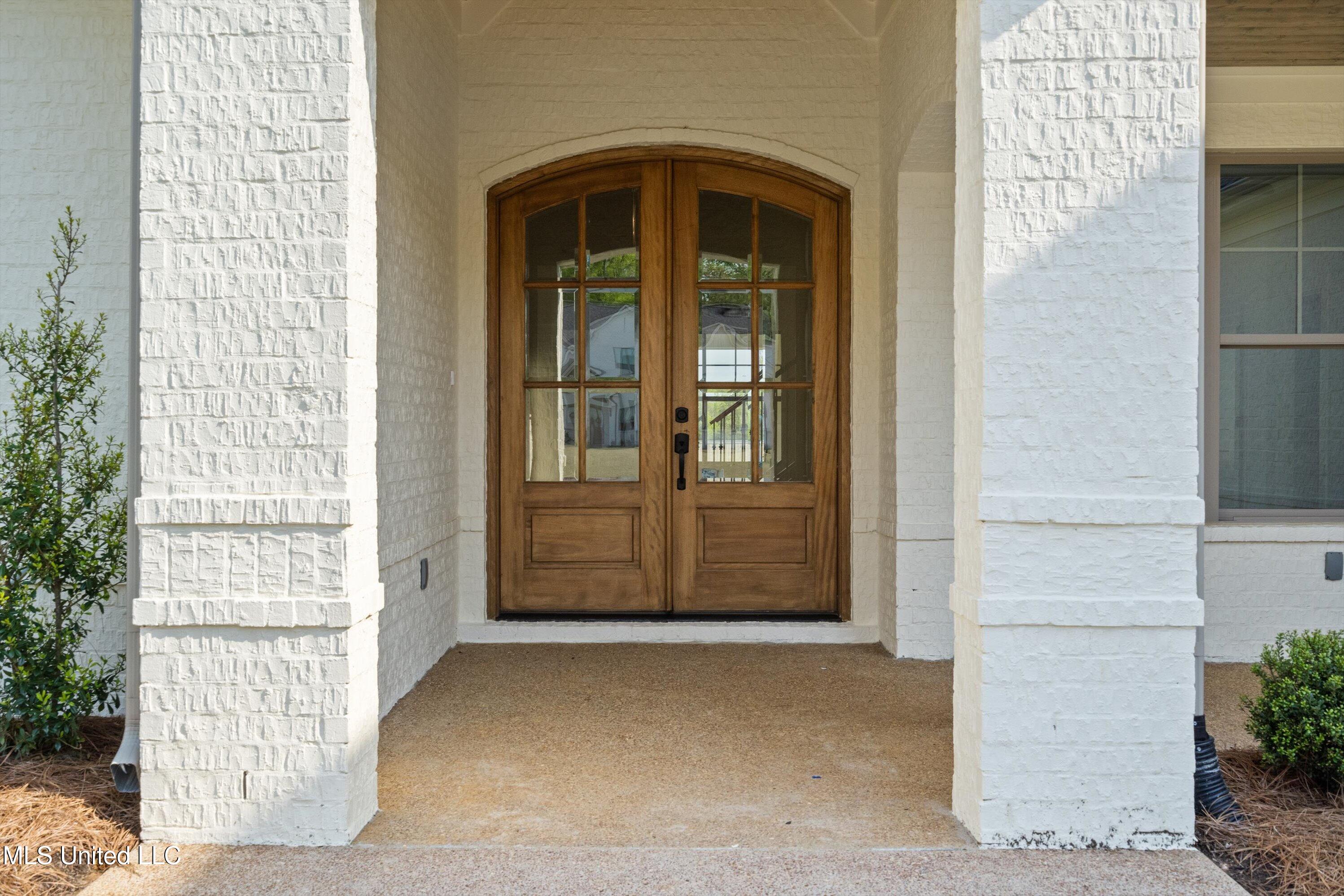 5452 Grayson Way Hernando, MS 38632 - Photo 3 of 31 Covered Entry