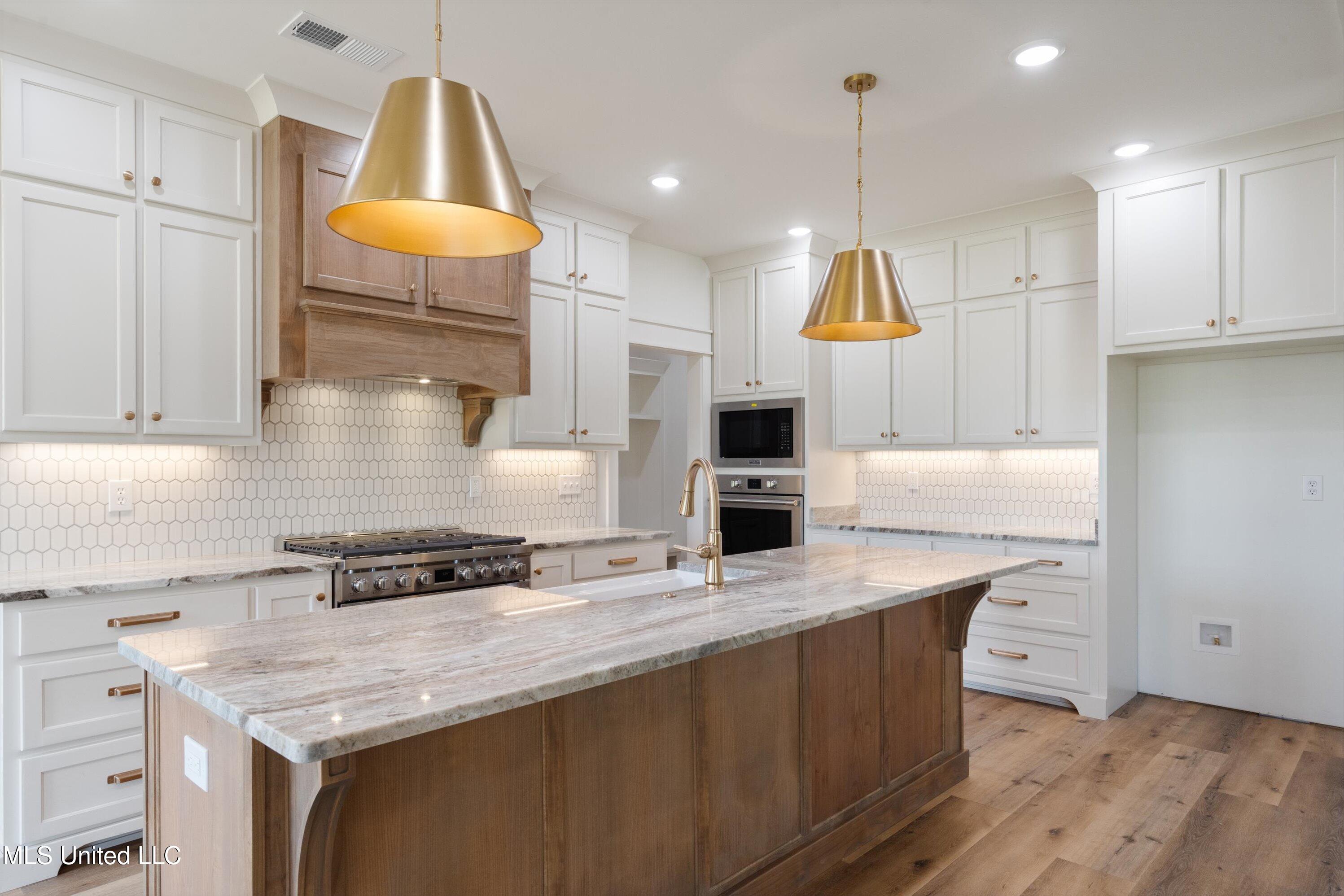 5452 Grayson Way Hernando, MS 38632 - Photo 10 of 31 Kitchen