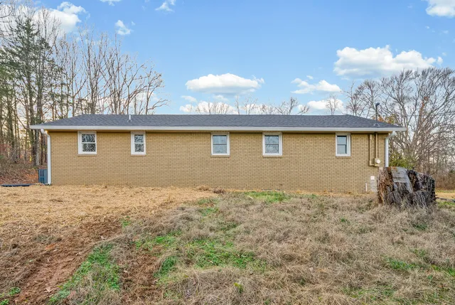 $220,000 | 337 Fire Tower Road, Erin, TN 37061