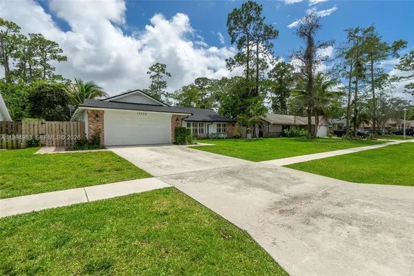 $630,000 | 13976 Aster Avenue, Wellington, FL 33414