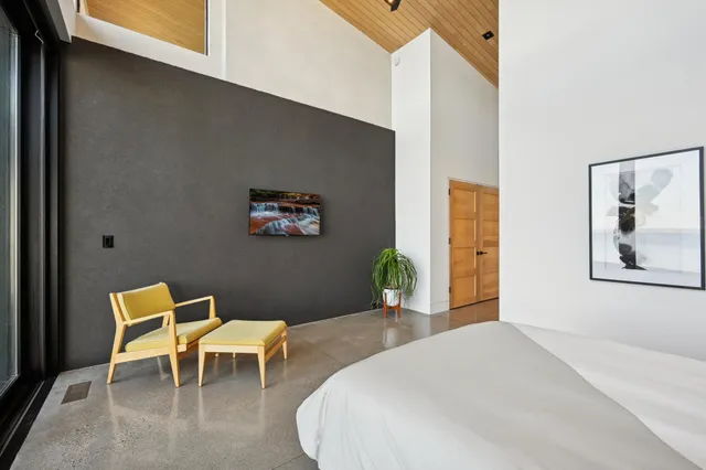 $2,850,000 | 355 Lake Avenue South, Spicer, MN 56288