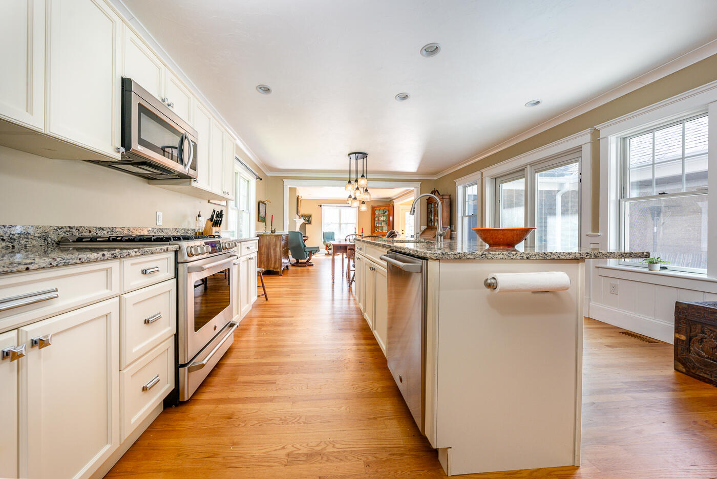 125 Woodside Road West Barnstable, MA 02668 - Photo 9 of 58 kitchen2