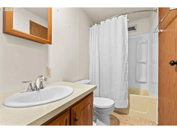 $94,500 | 1400 Candlelight Drive, Unit 208, Eugene, OR 97402